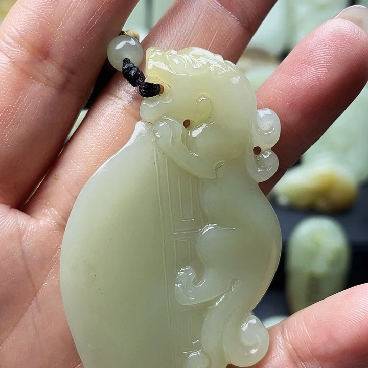 和田玉（糖玉）未镶嵌颈饰