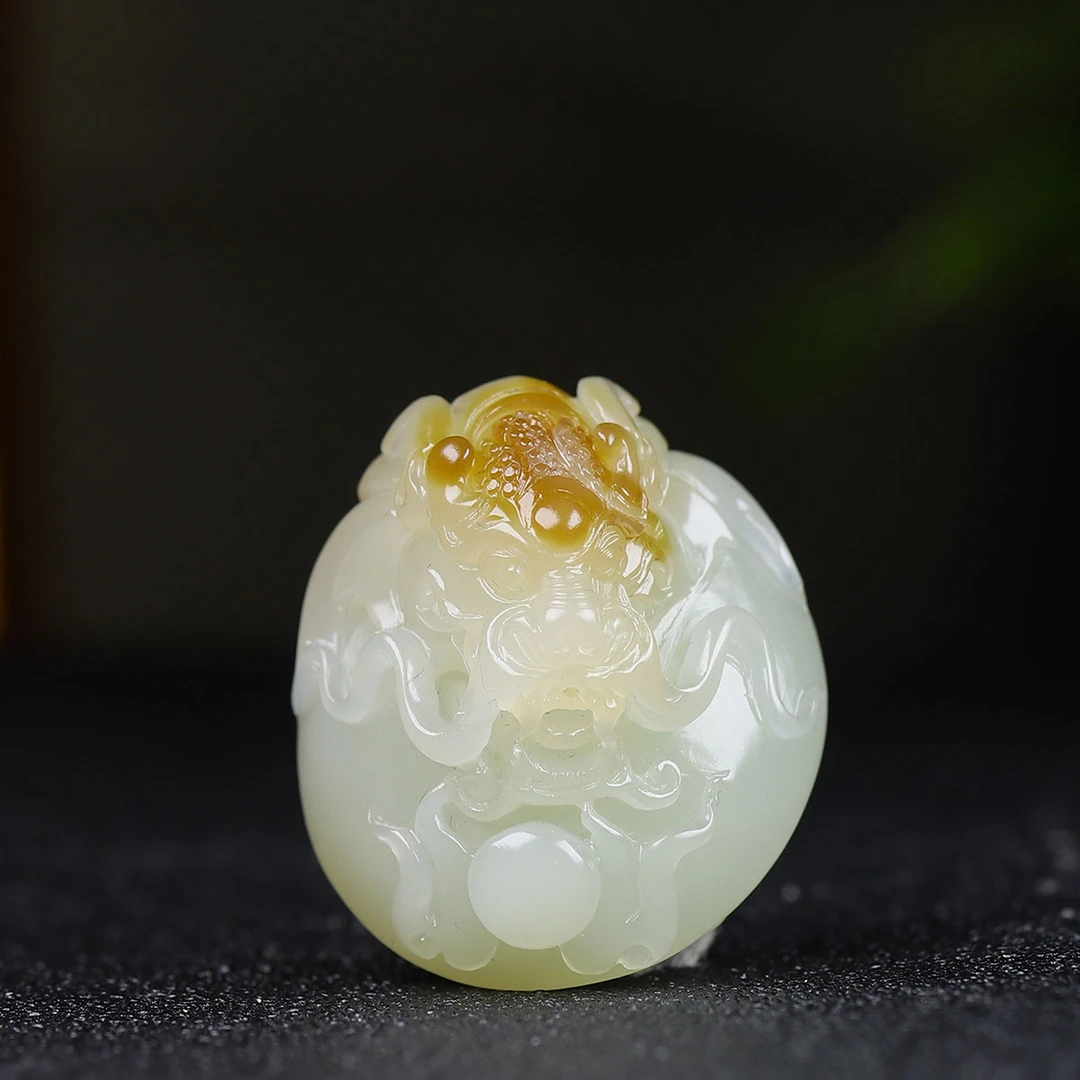 010353和田玉糖白玉生肖龙挂件