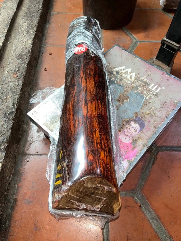 印度小叶紫檀 全实心 黑皮老料 重14.7斤