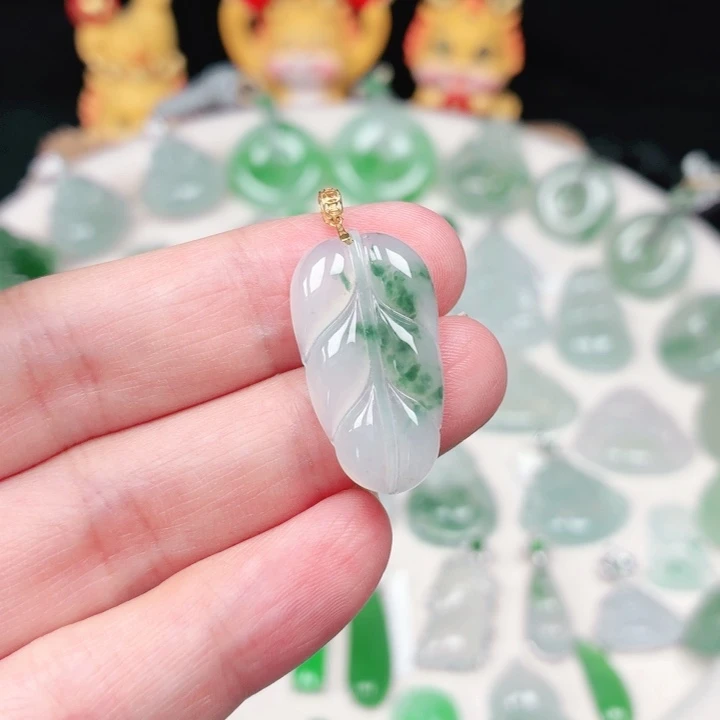 翡翠18K金镶嵌颈饰缅甸天然A货翡翠