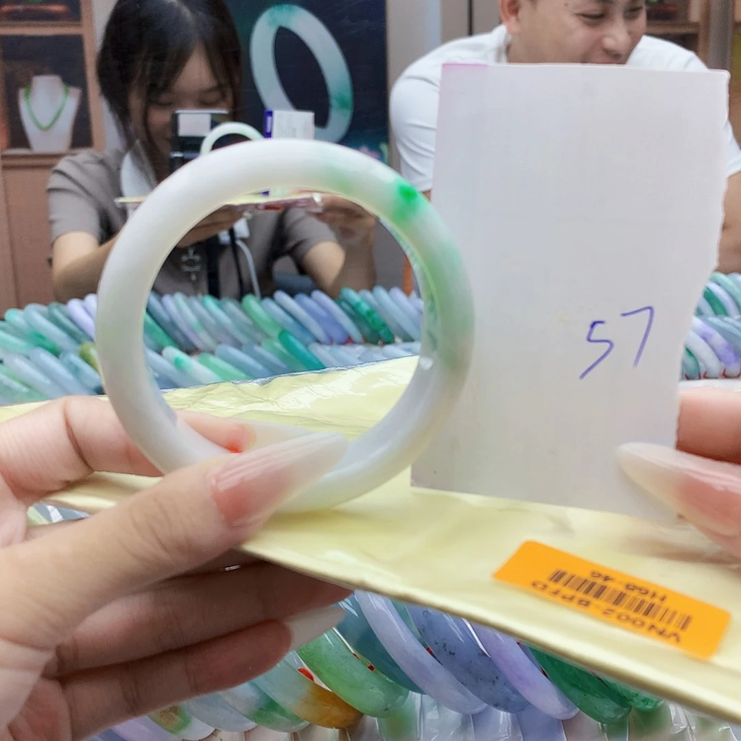 翡翠手镯未镶嵌t