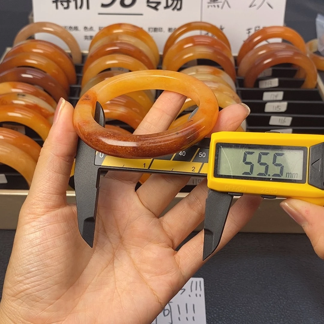 未镶嵌石英质玉（黄龙玉）手镯114号茄子山金沙老油红如血黄龙