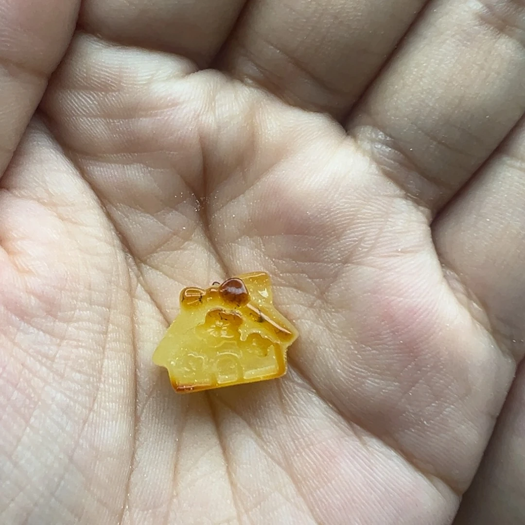 琥珀未镶嵌珠宝奇石房子
