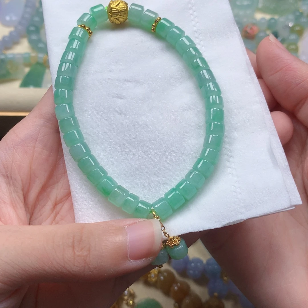 翡翠未镶嵌颈饰闪