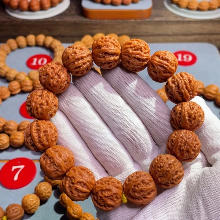 文玩核桃手串粗筋珊瑚