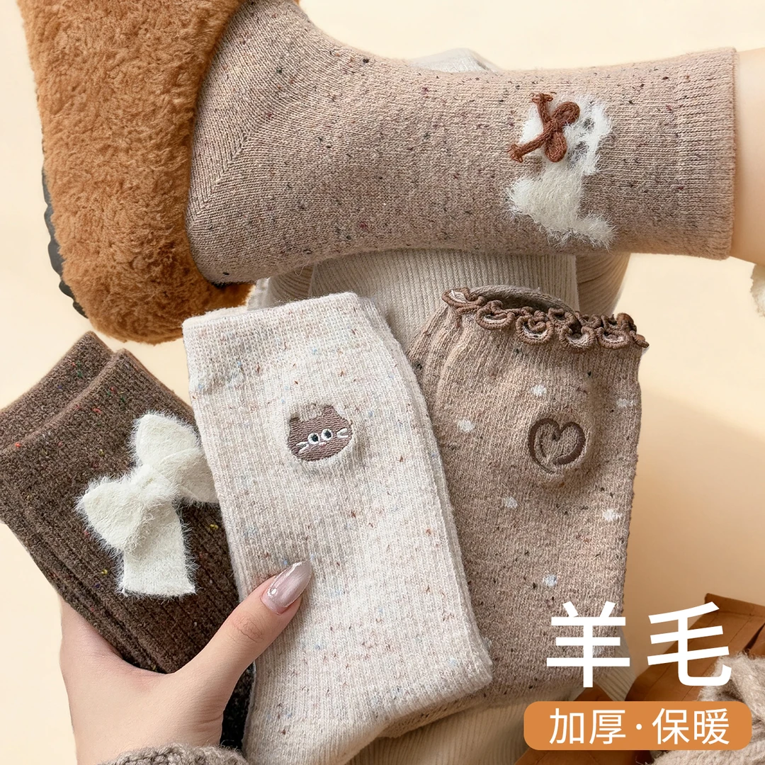 咖色羊毛袜子女中筒袜秋冬季加厚保暖长筒点子纱堆堆可爱卡通刺绣