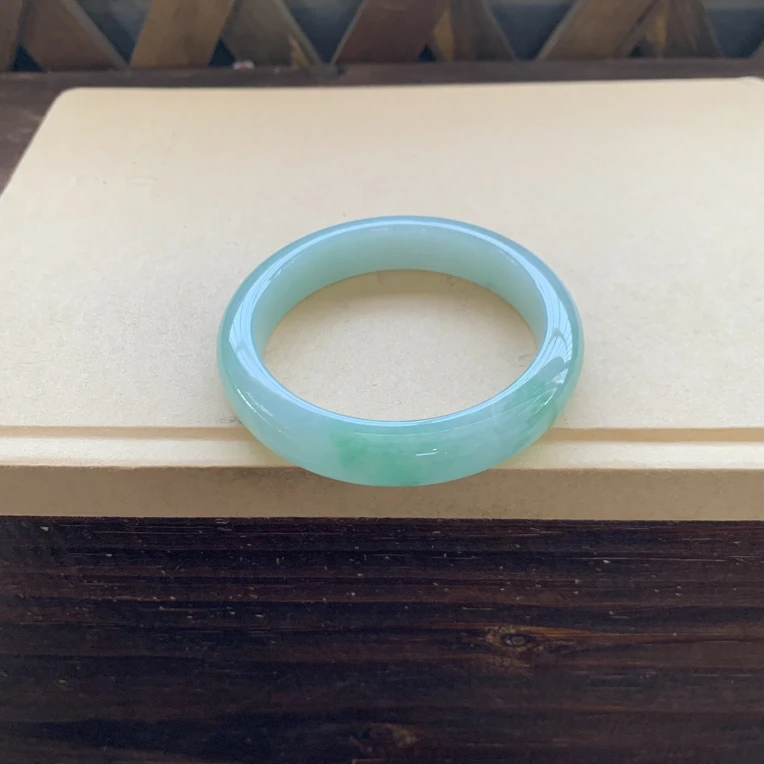 冰透清爽甜绿手镯，特价17800圈口56.5-12.8-8.4，天然翡翠缅A小纹