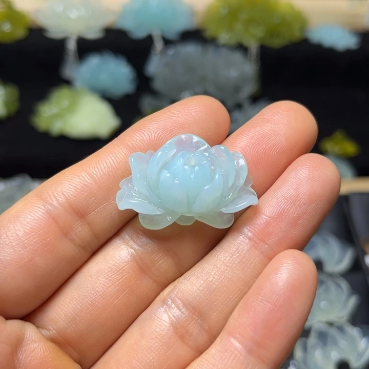 北***️蛇纹石玉未镶嵌颈饰