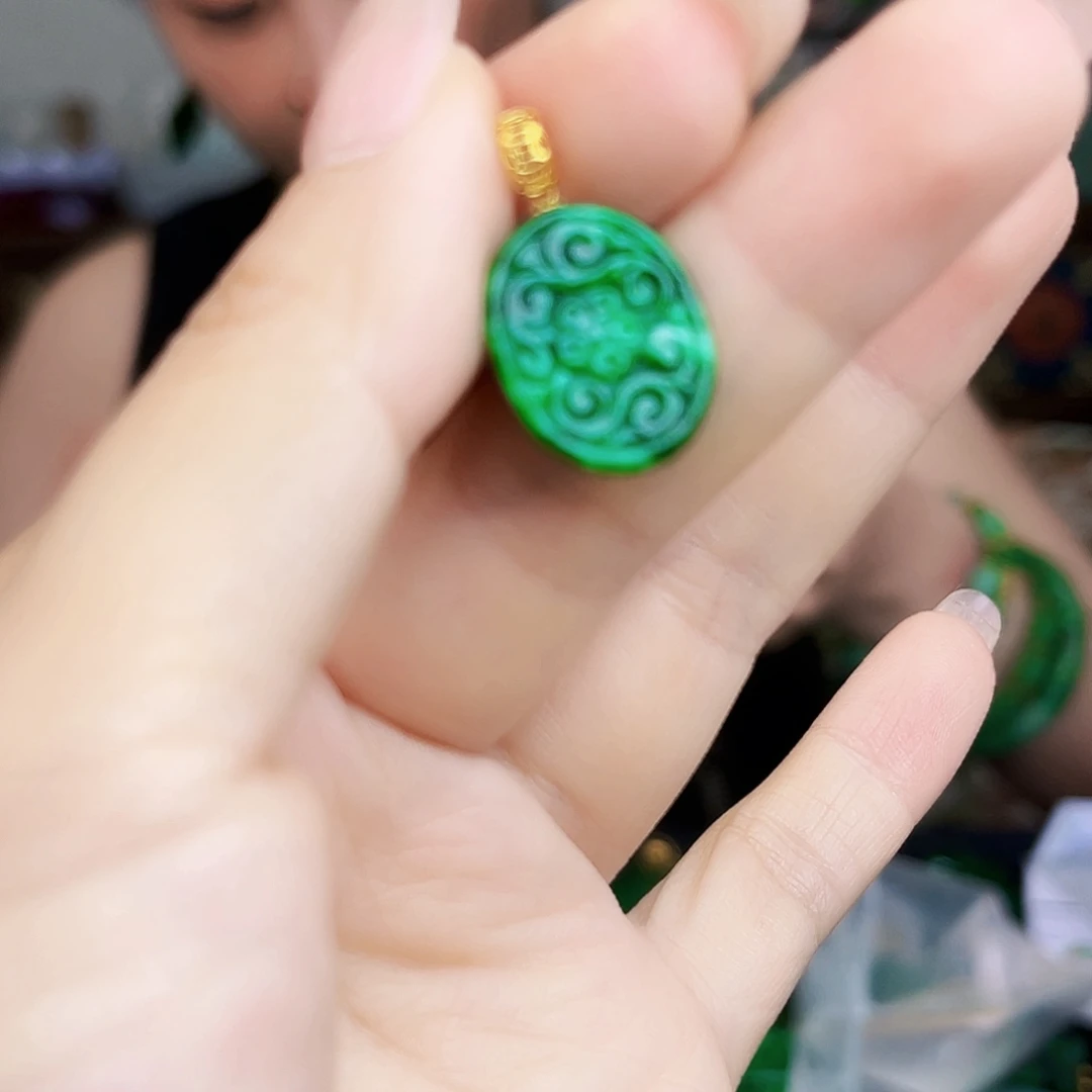 翡翠18K金镶嵌颈饰多样性