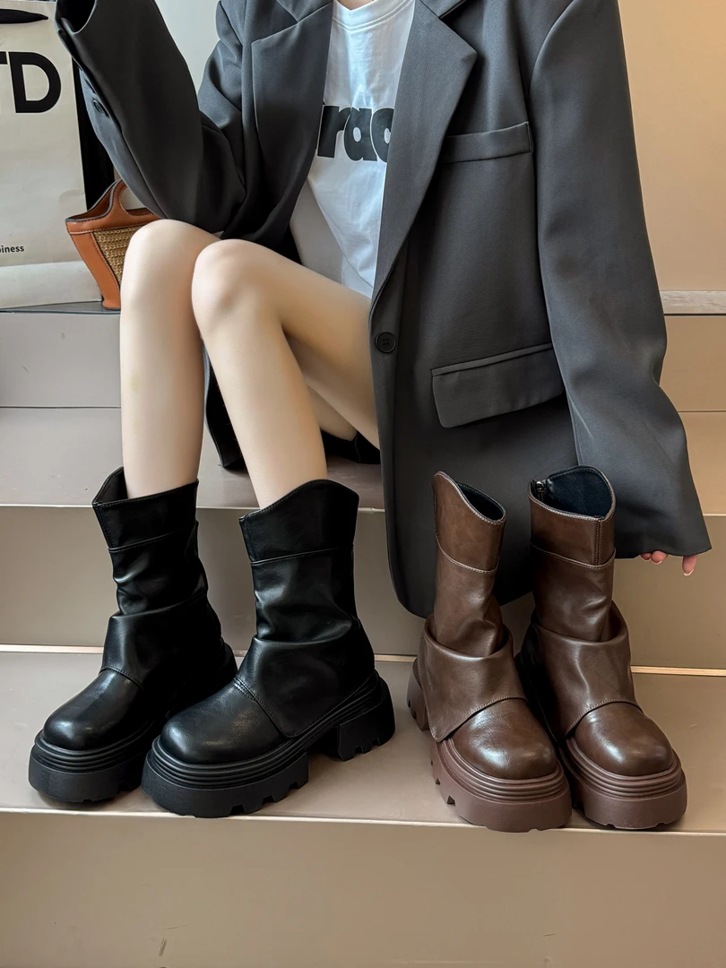 美拉德复古帅气短靴女秋季马丁靴粗跟厚底炸街机车棕色小裸靴圆头