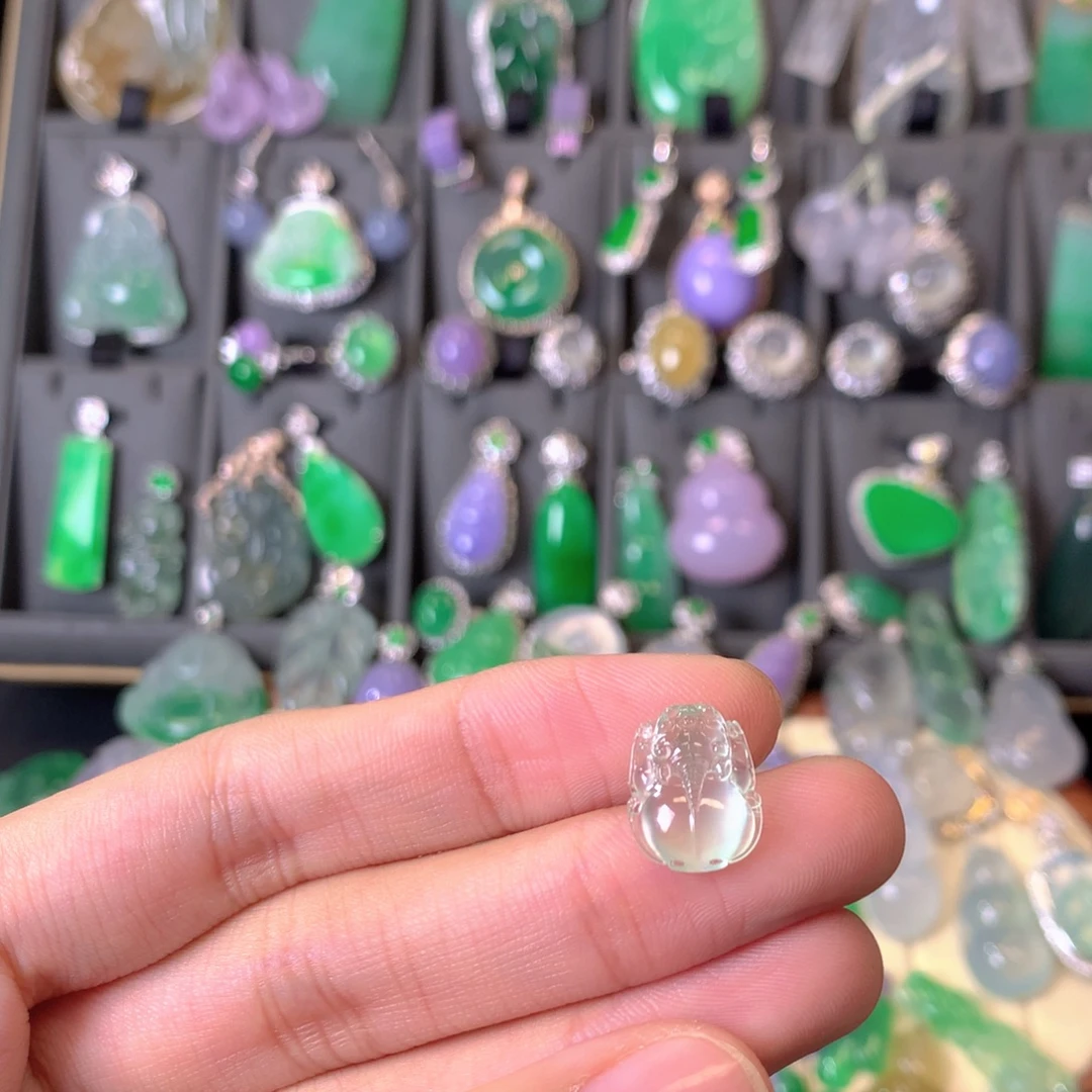 吊坠(不含链)未镶嵌翡翠