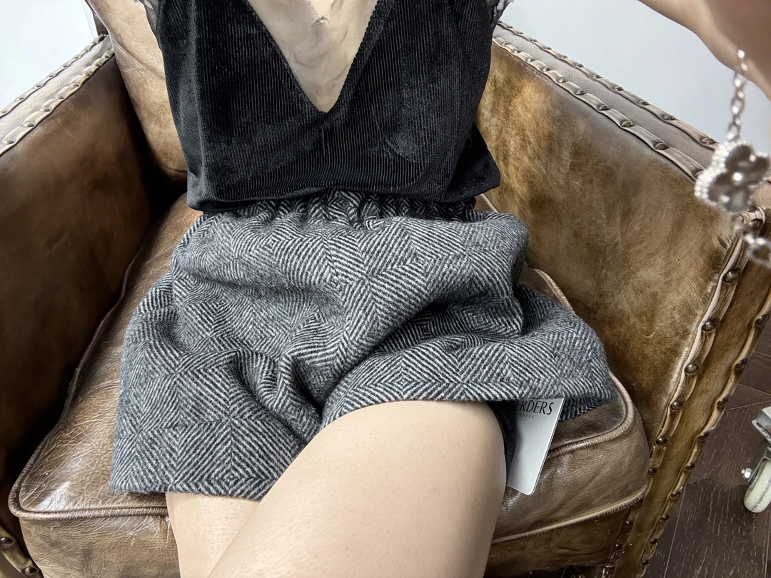 Leather Dyfs cc "花苞短裤 "40389高奢时尚粗纺花苞短裤