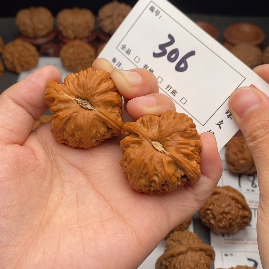 晨***曦吊坠文玩核桃40白狮子306