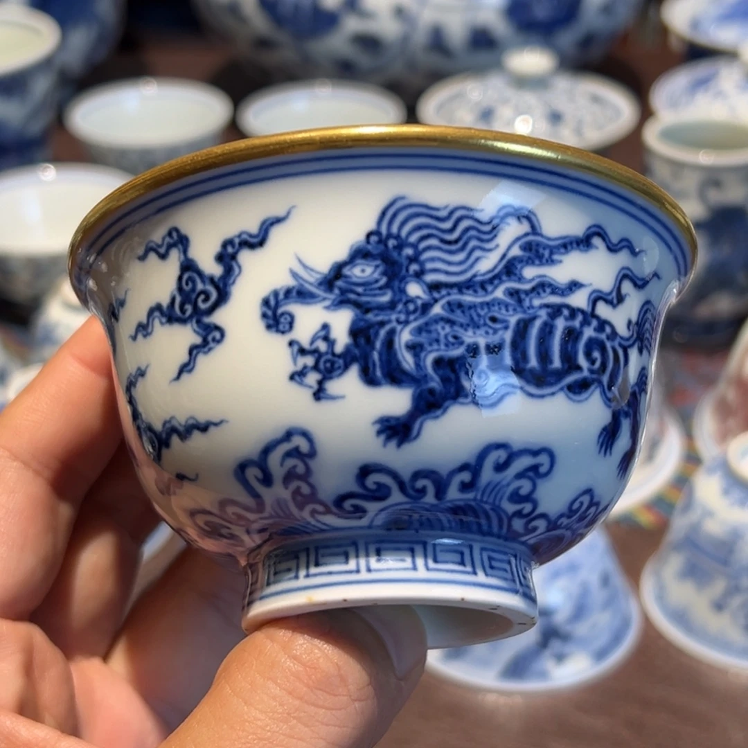精品青花海水象形龙压手杯口径约9.5厘米