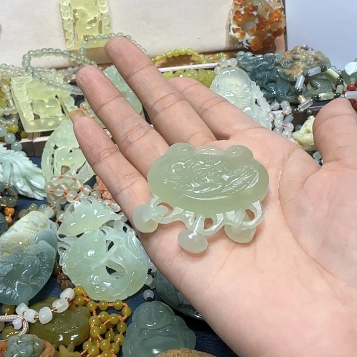 未镶嵌蛇纹石玉吊坠巫*美