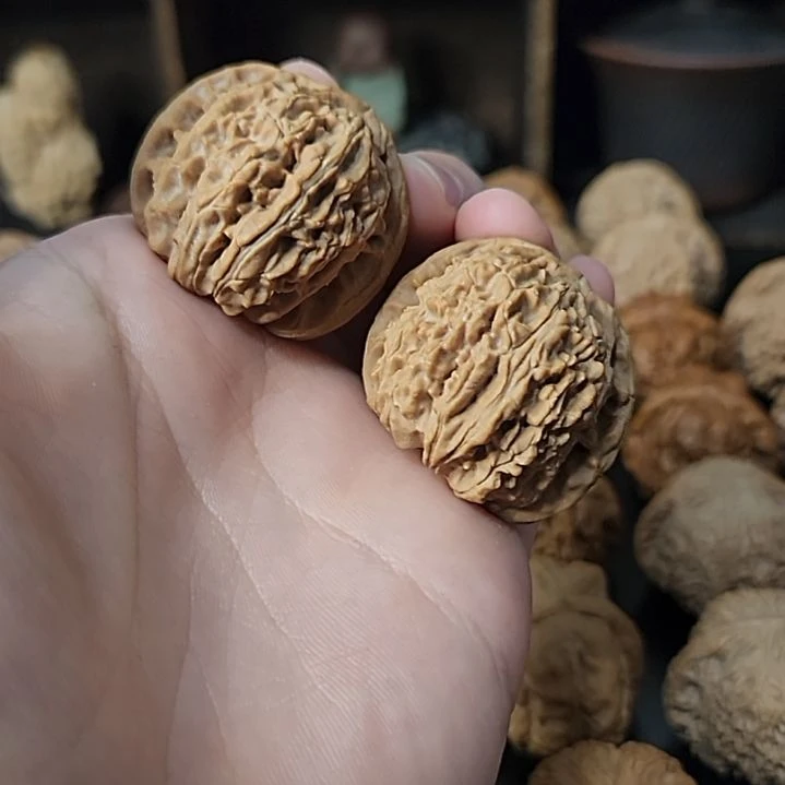 文玩核桃吊坠37白狮子