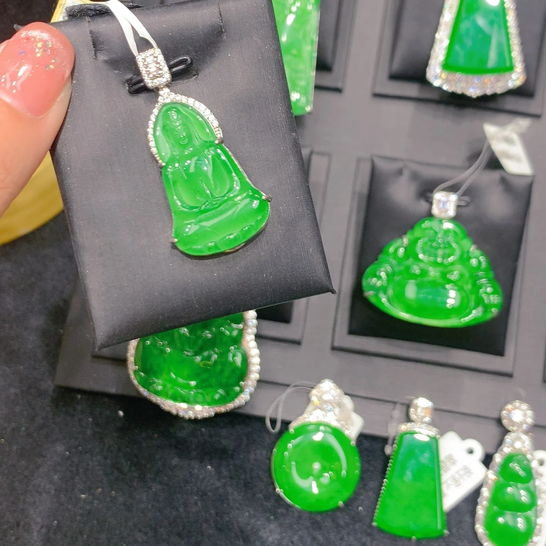 翡翠未镶嵌颈饰0000000007