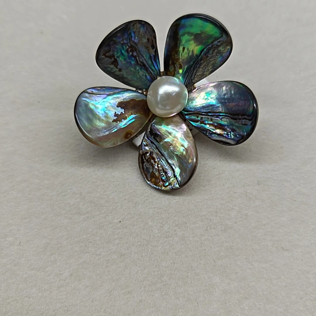 铜合金黑贝绝美胸针