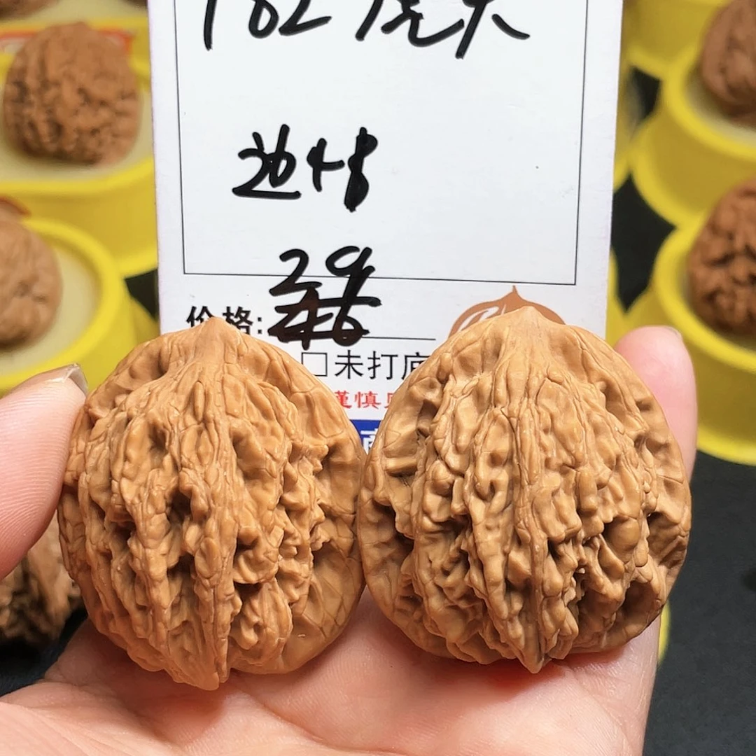 吊坠桃核182号虎头