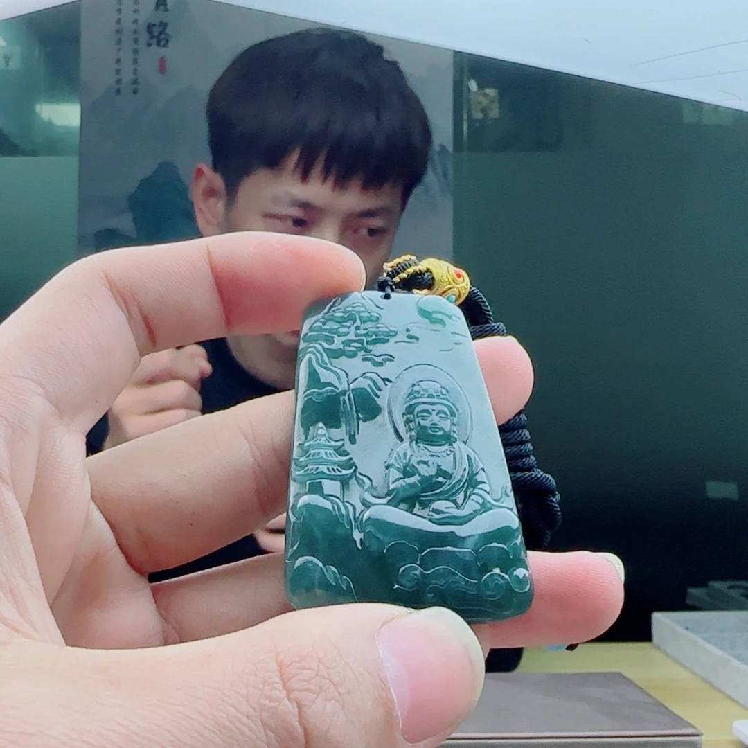 翡翠颈饰未镶嵌山水观音