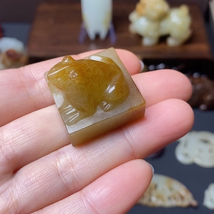 欧***。和田玉（糖玉）未镶嵌挂件