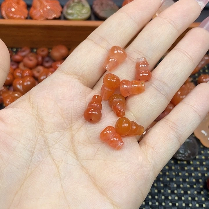 南红玛瑙未镶嵌颈饰葫芦