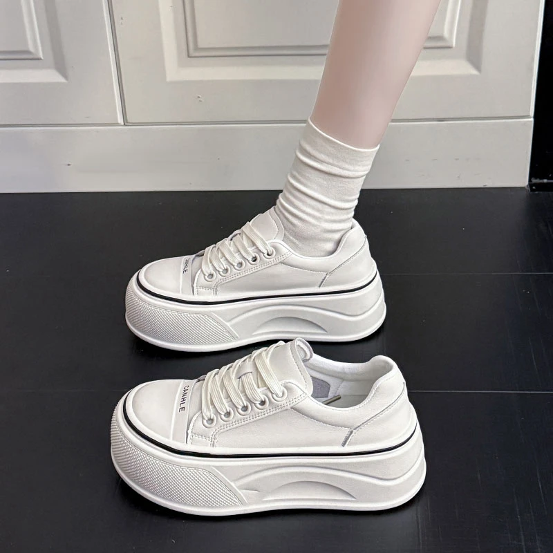 2025秋季新款厚底小白鞋女白色松糕低帮超火休闲板鞋户外运动潮鞋