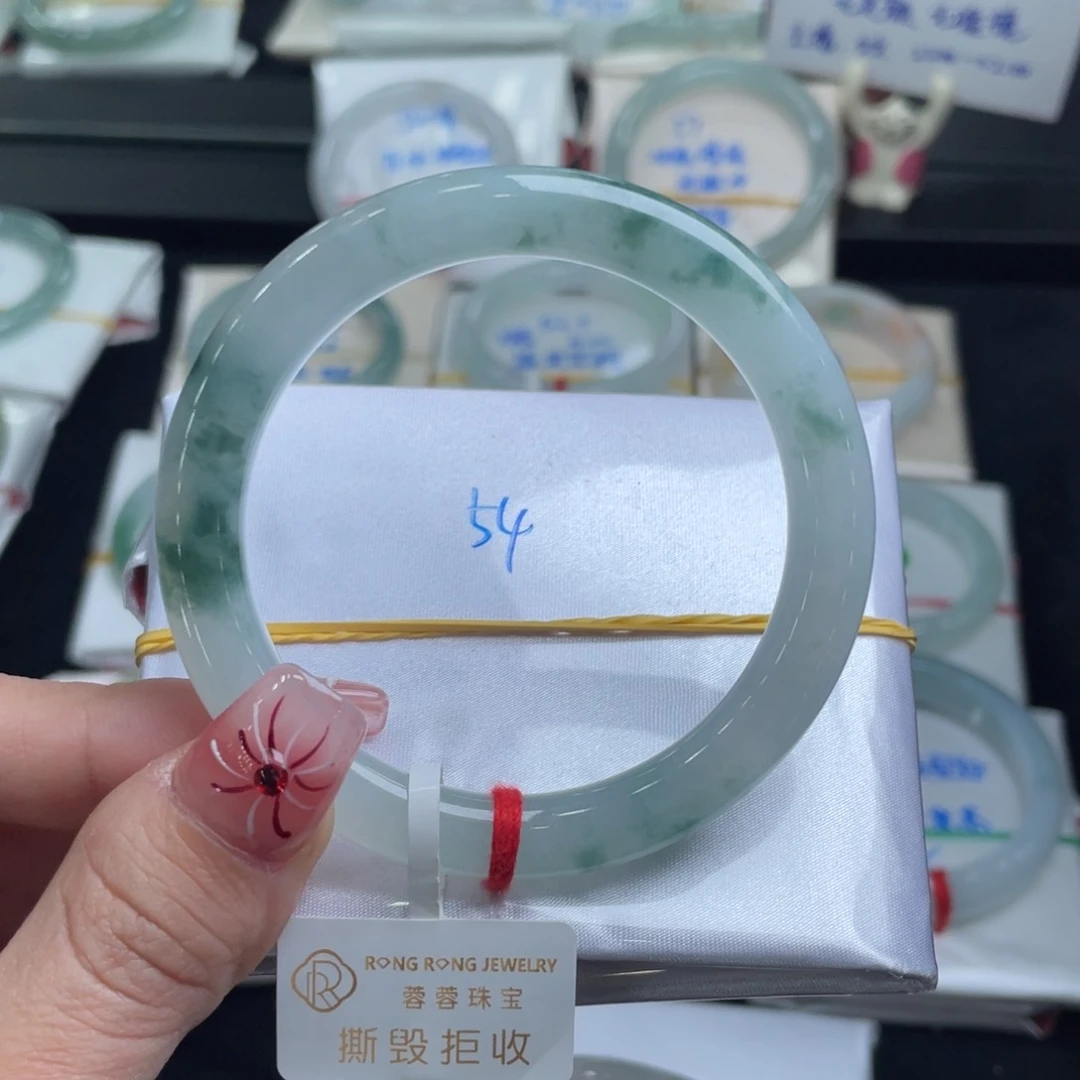 翡翠手镯未镶嵌翡翠手镯
