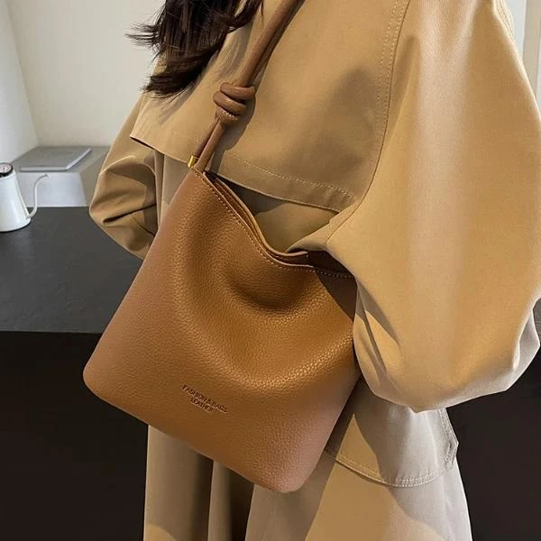 复古简约小包包女2024新款时尚单肩腋下包高级洋气百搭斜挎水桶包