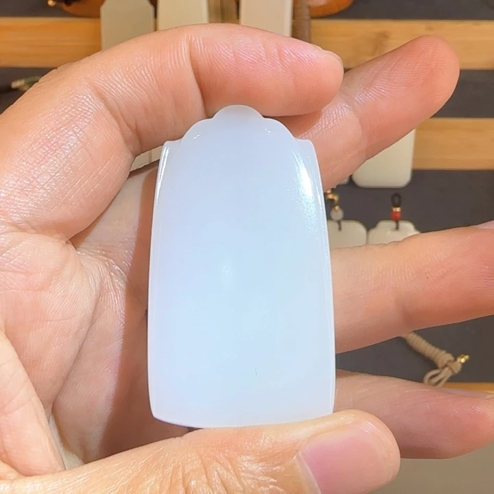 大****和田玉未镶嵌颈饰