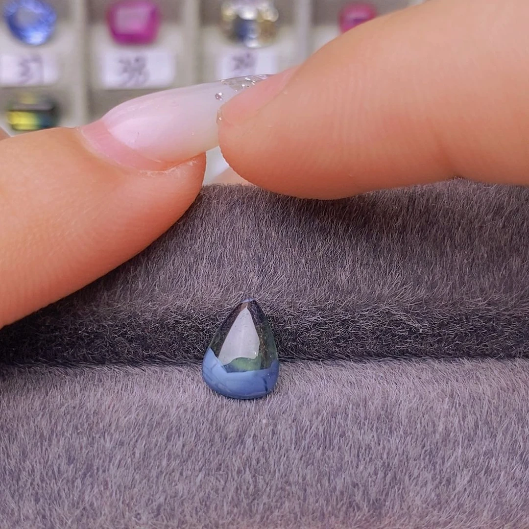 裸石蓝宝石蛋面水滴形通透1.37ct/2734号