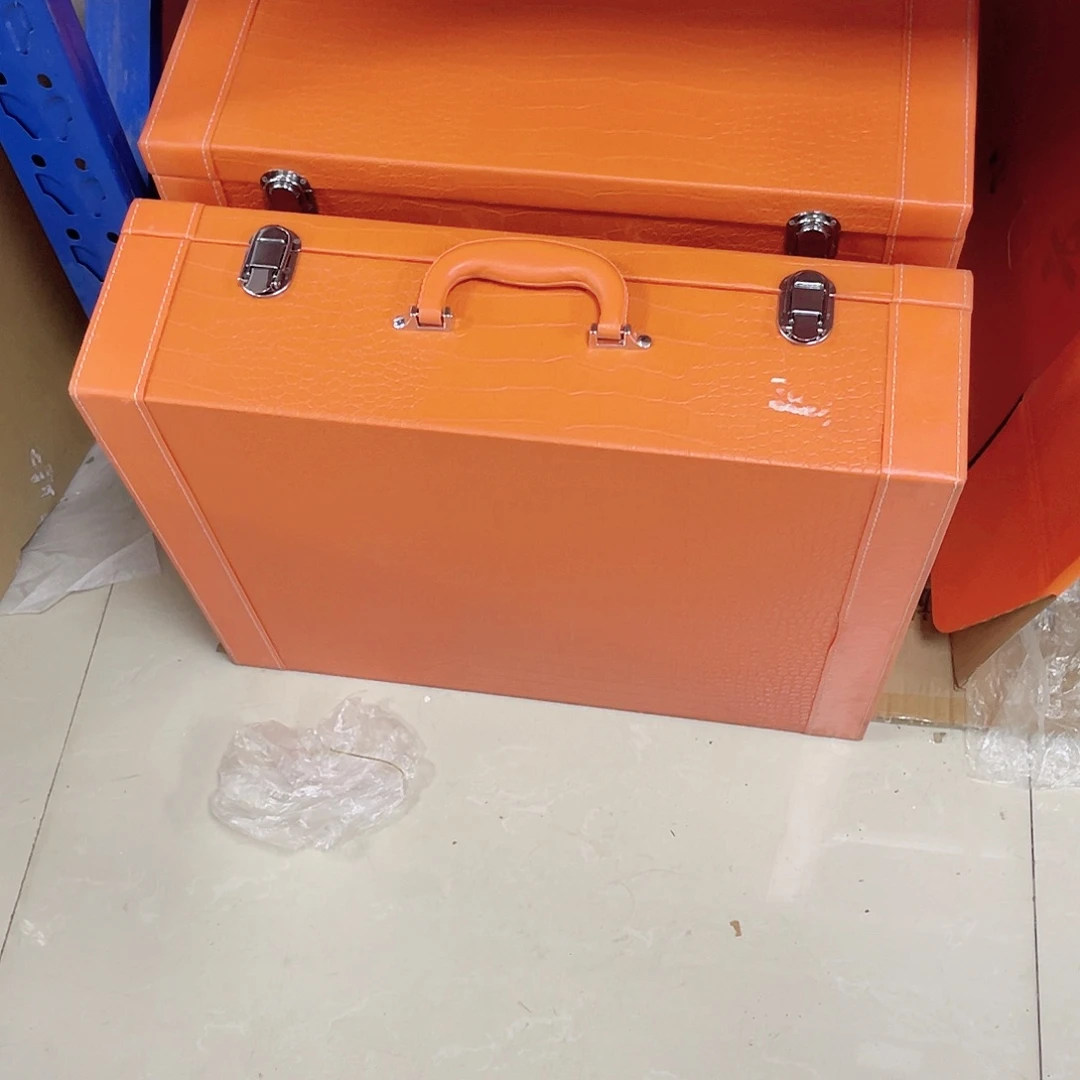 骨瓷豆****?橙色皮箱装