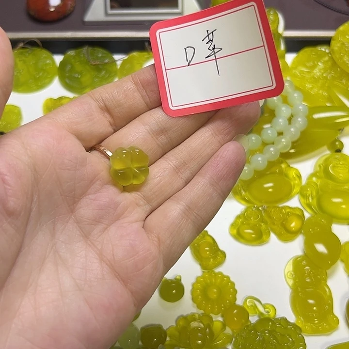 D***苹蛇纹石玉未镶嵌颈饰