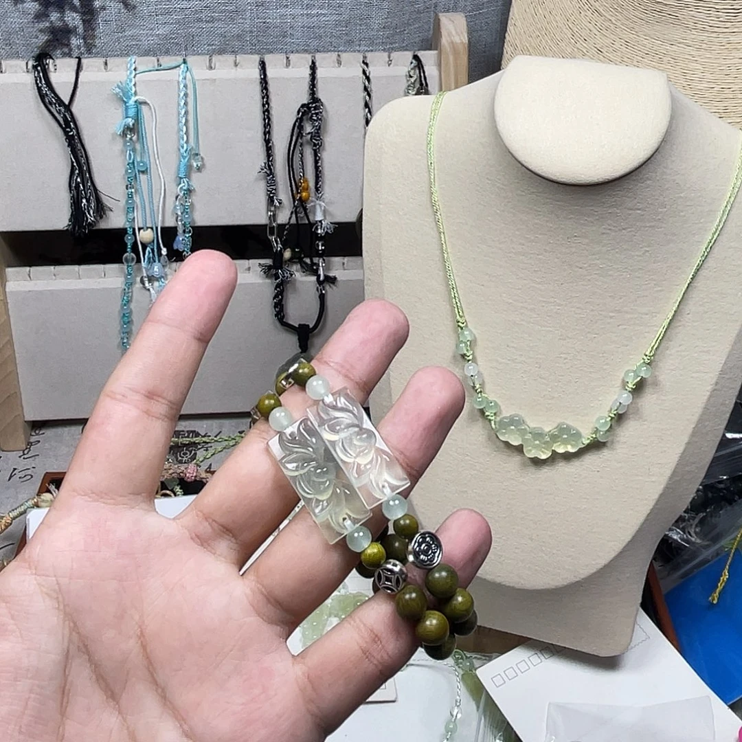 蛇纹石玉合金颈饰