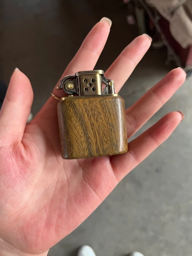 绿檀壳打火机（发货不带油）纹理不同随机发