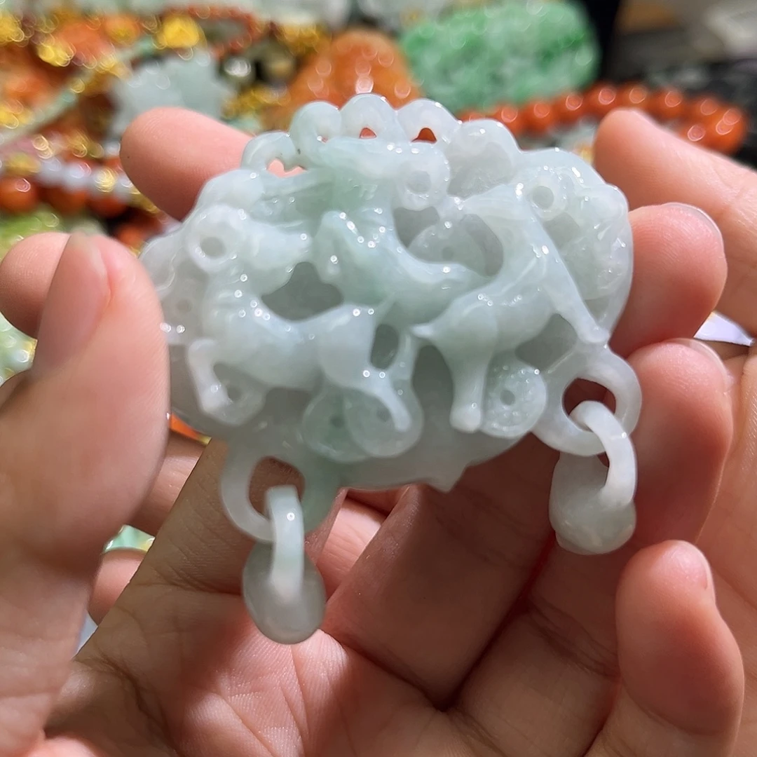 翡翠未镶嵌颈饰待编织