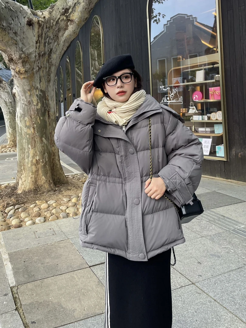 《绒品家》90白鸭绒羽绒服女连帽拉链女常规纯色直筒型2313