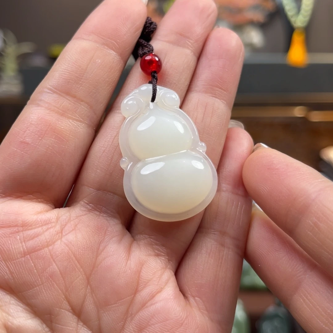 蛇纹石玉挂件未镶嵌