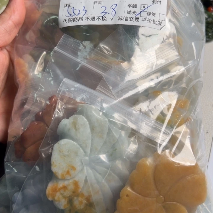 翡翠未镶嵌颈饰r****）