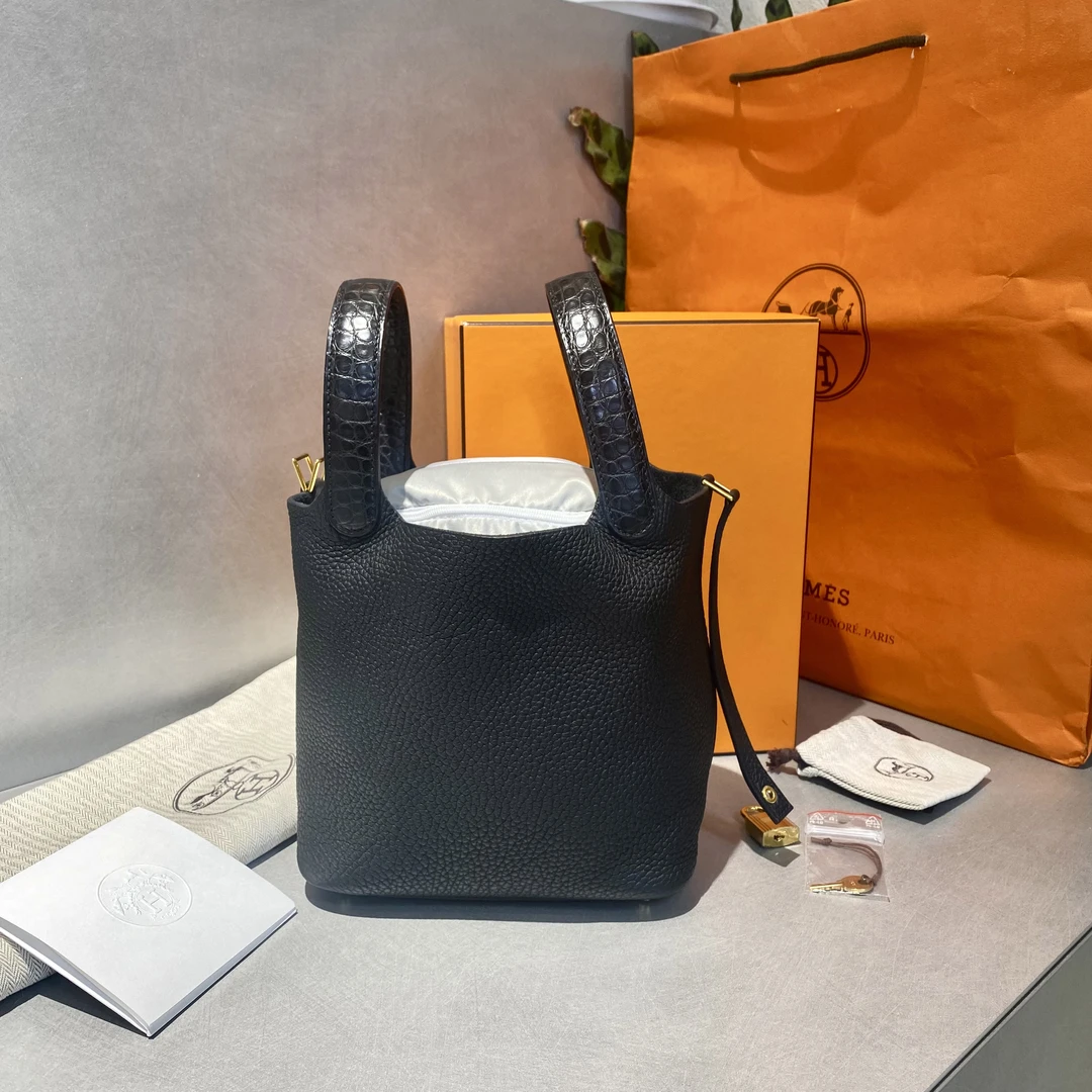 95新 Hermes/爱马仕 爱马仕    黑色金扣菜篮子18 Y刻 手提包