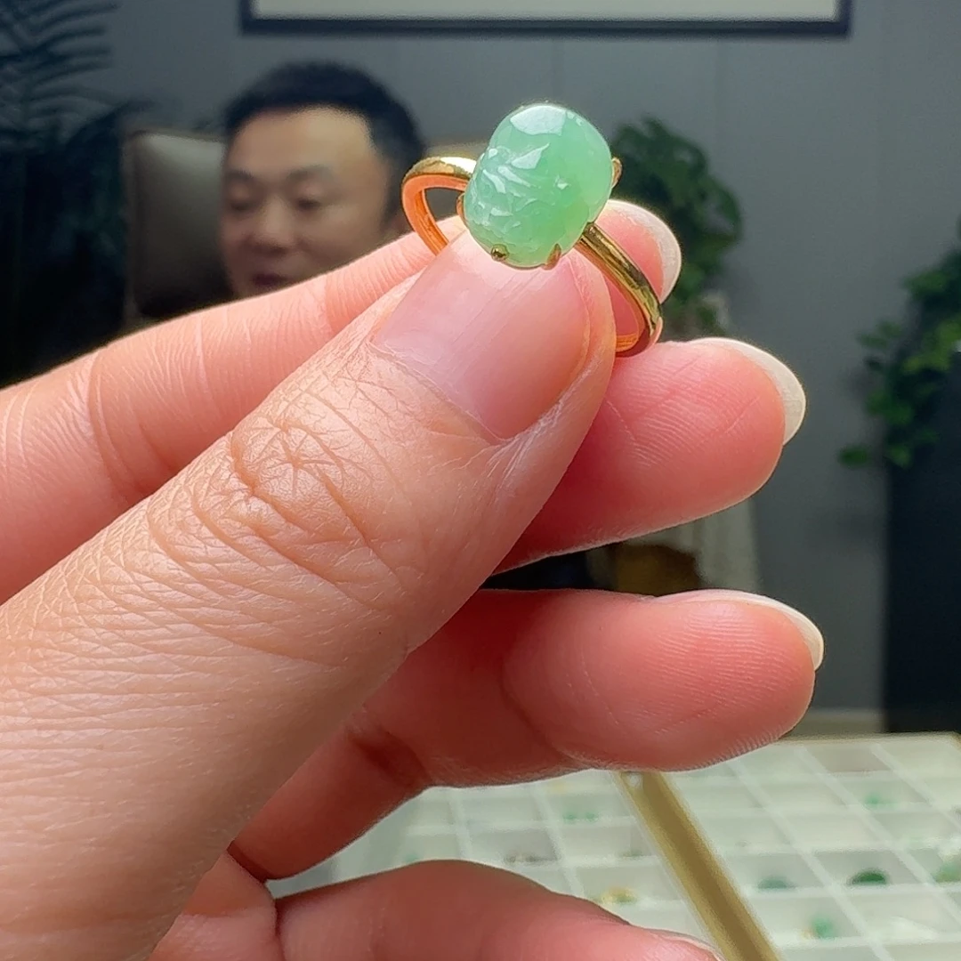 翡翠18K金镶嵌戒指天然