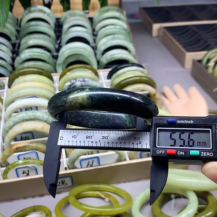 未镶嵌蛇纹石玉手镯74