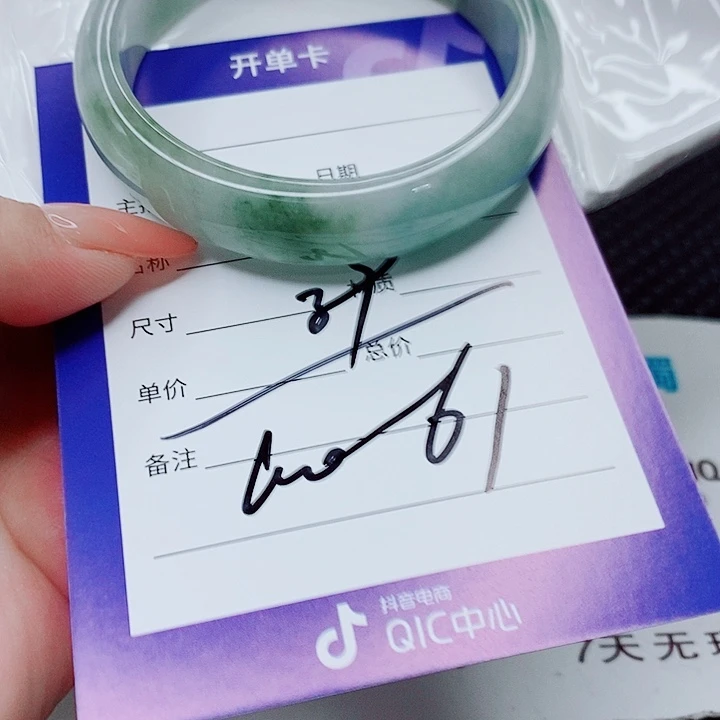翡翠未镶嵌手镯（圆镯）