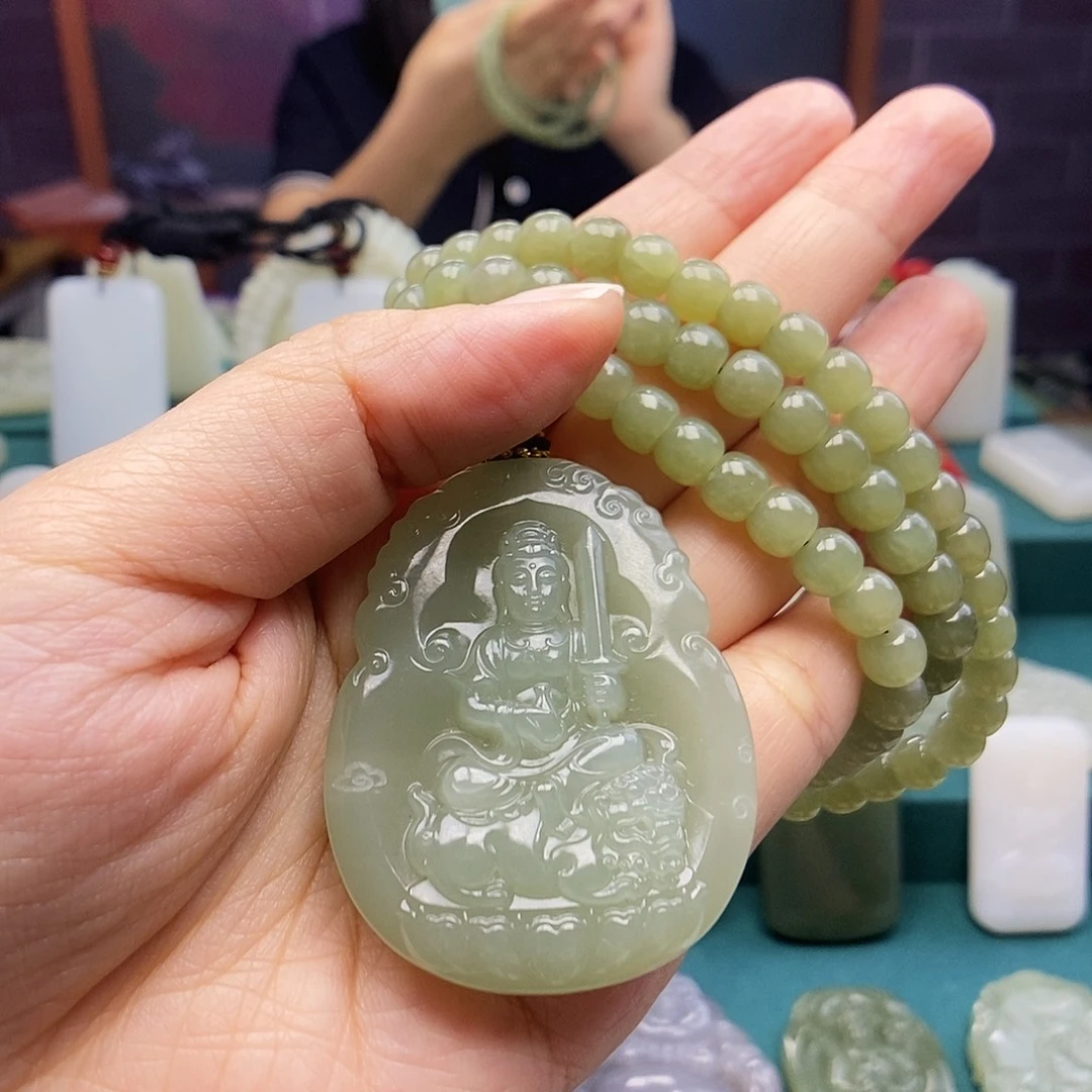 第***称和田玉未镶嵌颈饰