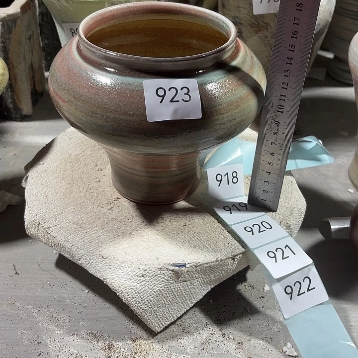 陶摆件高16，口11，瑕疵处理有孔，923