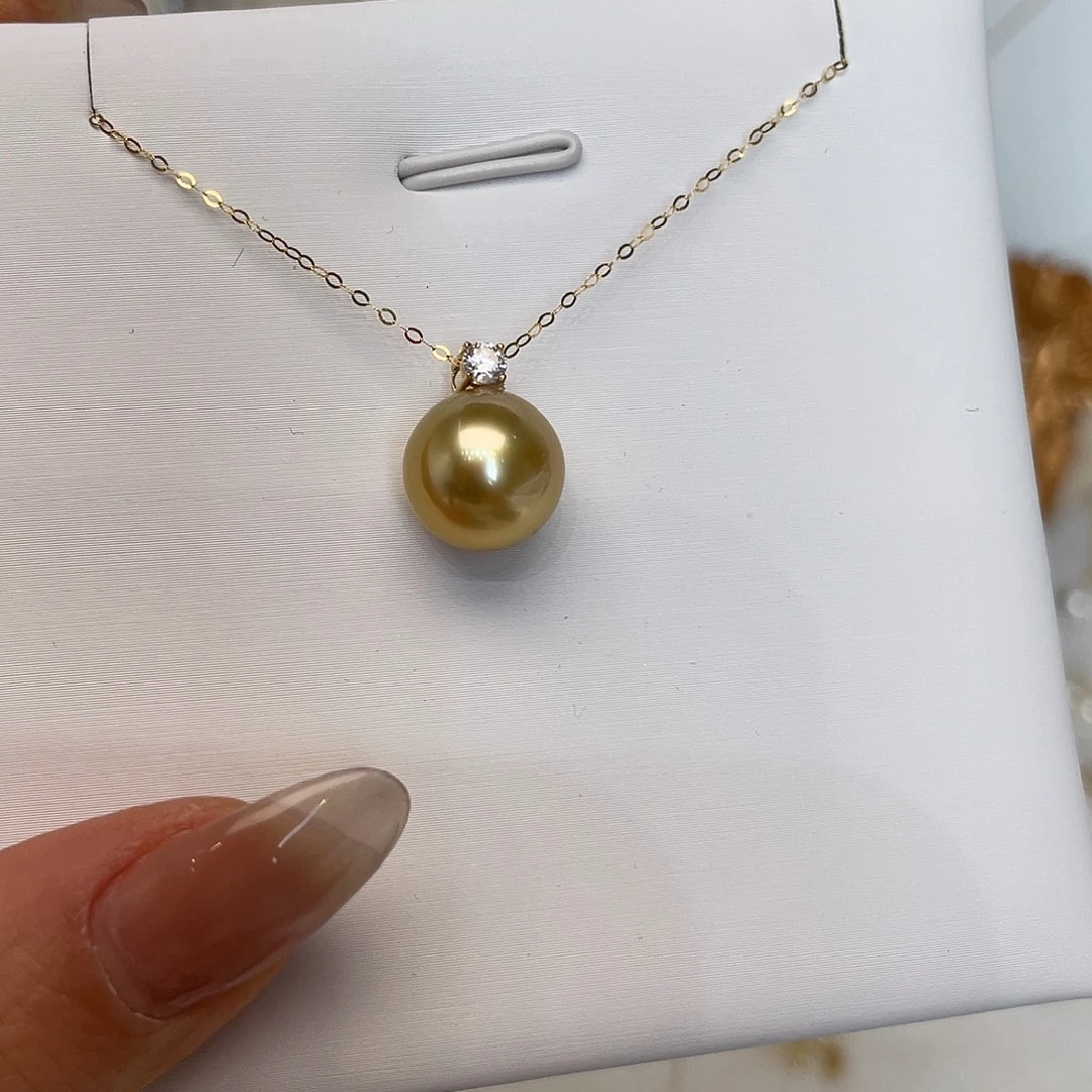 颈饰18K金镶嵌海水珍珠