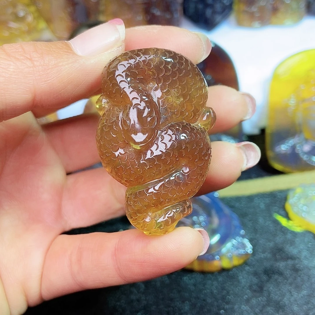 琥珀颈饰未镶嵌蛇