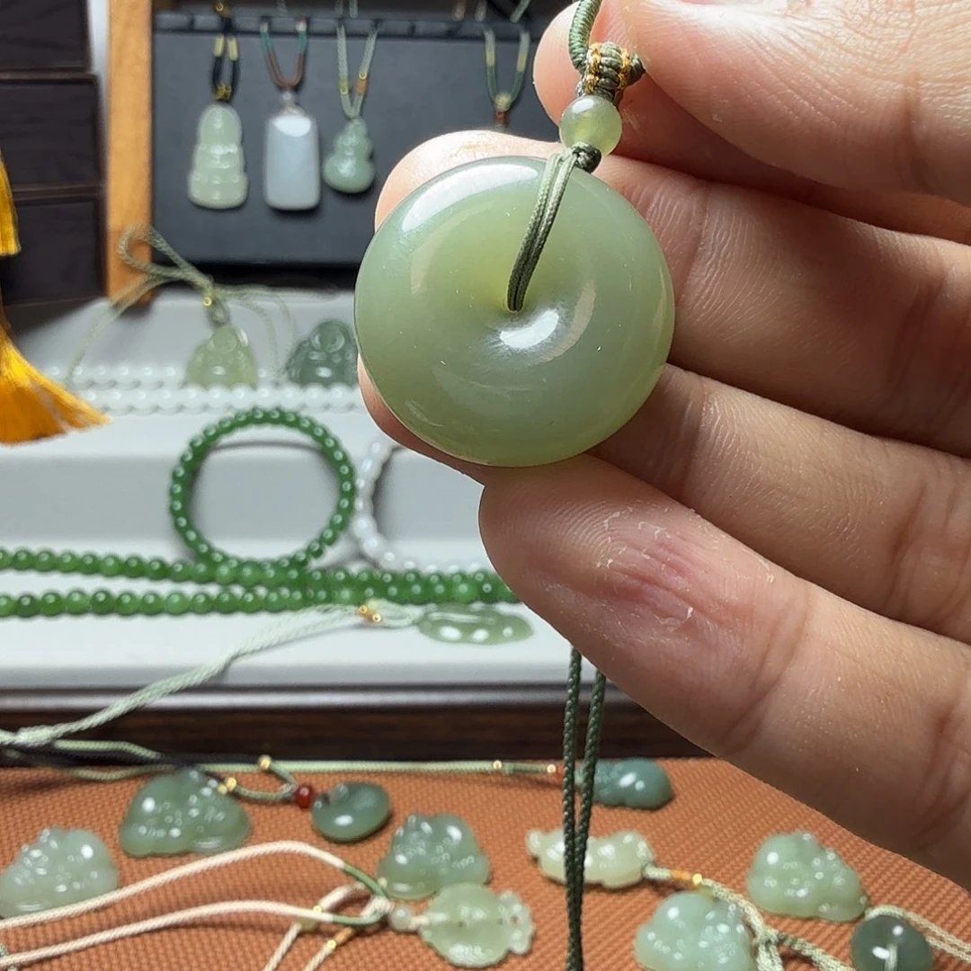 和田玉未镶嵌吊坠(不含链)