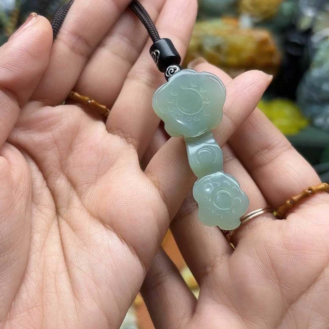 蛇纹石玉未镶嵌吊坠