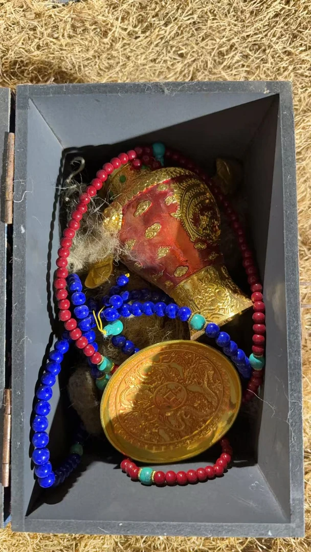 1个开封纯蓝色小盒子摆件链接